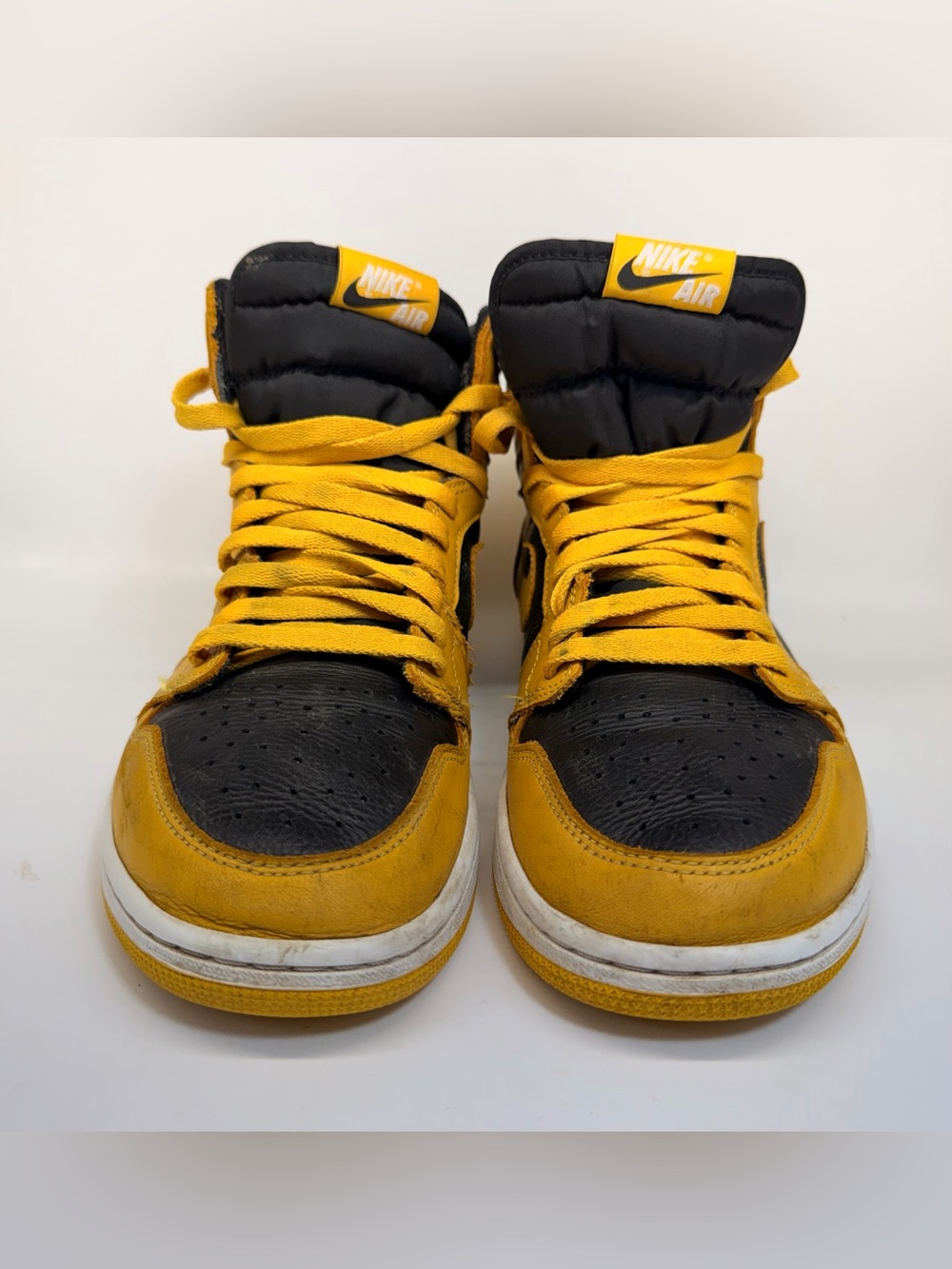 Nike Air Jordan 1 Retro High (194) - Picture 3 of 9